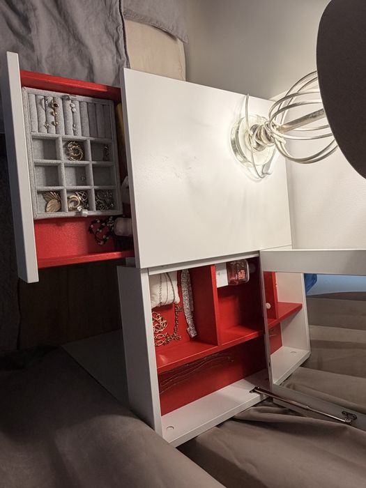 Biala toaletka ikea