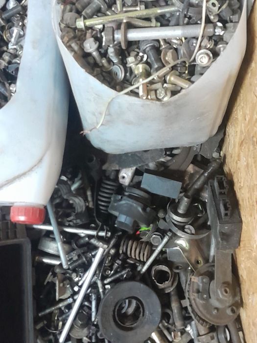 Автомобільні болти