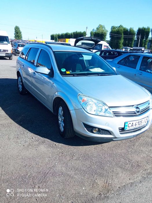 Продам сімейний автомобіль.