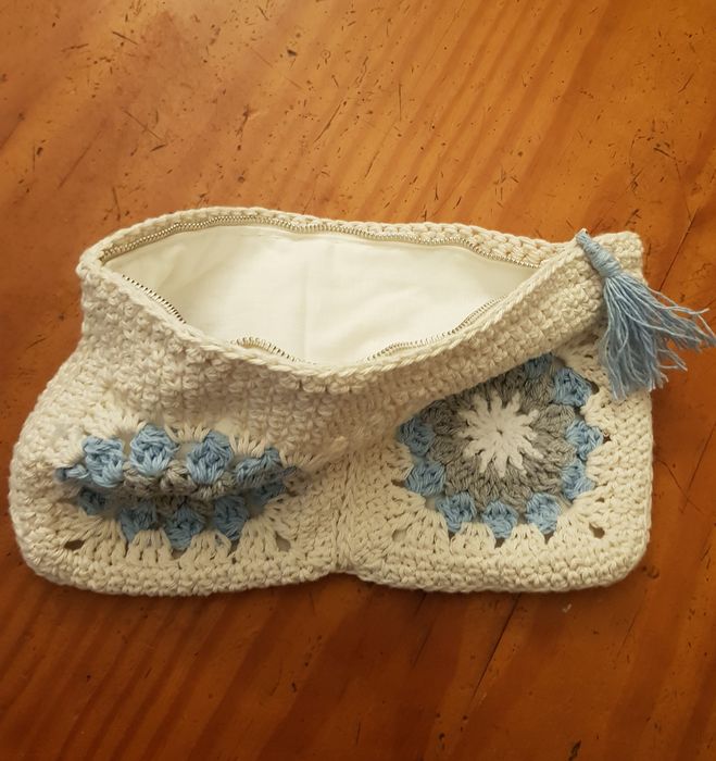 Bolsa em crochê com fecho