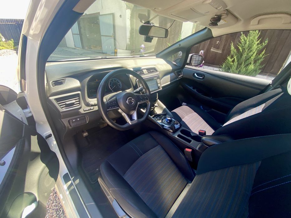 Продам Nissan Leaf