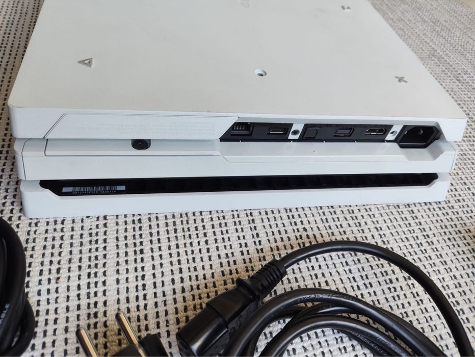 Playstation 4 pro branca c/ comando