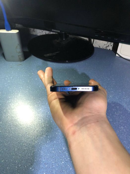 Продам Iphone 12 64gb