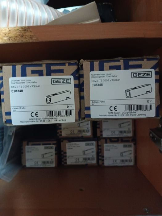 Samozamykacz do drzwi TS 3000 GEZE srebrny