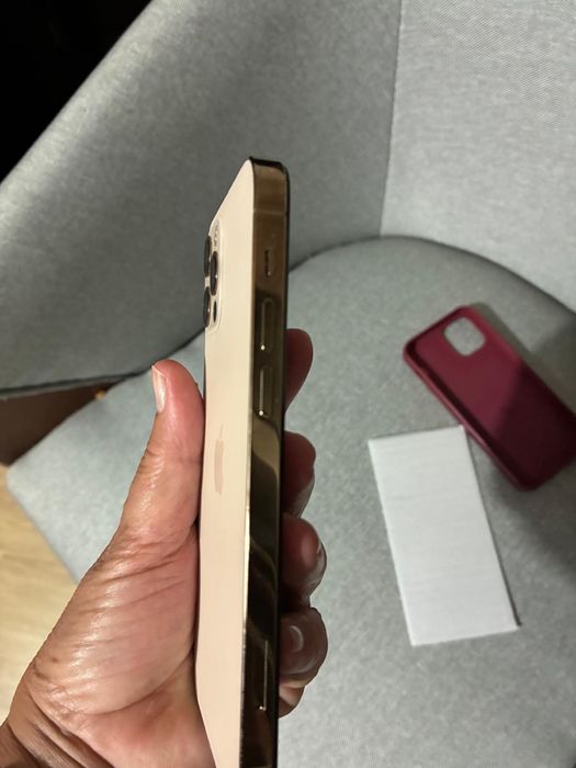 Iphone 12 dourado