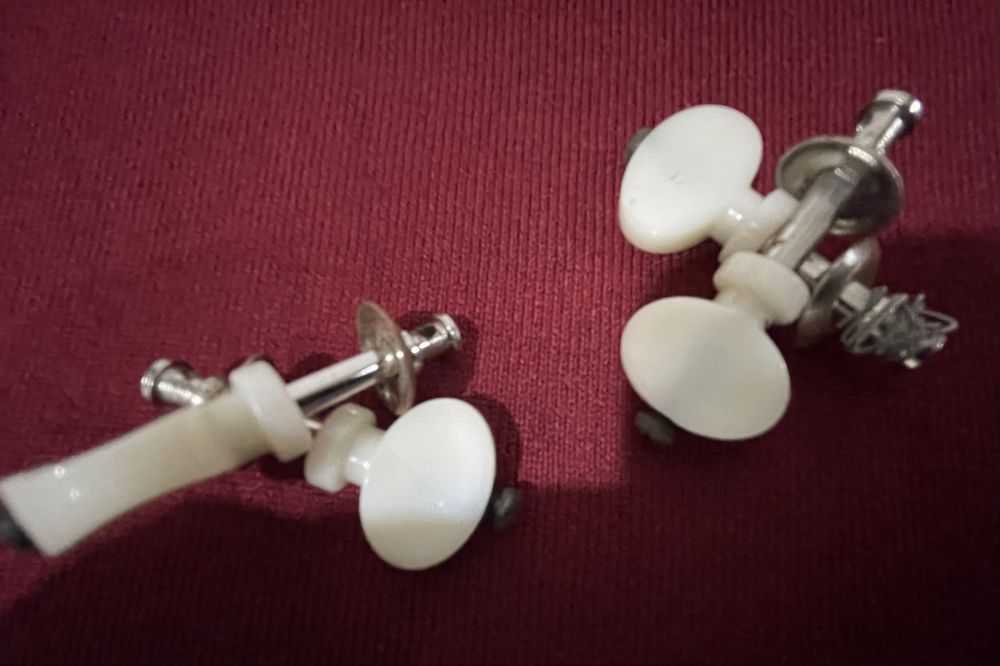 Cravelhas / Afinadores de Cavaquinho ou Ukulele