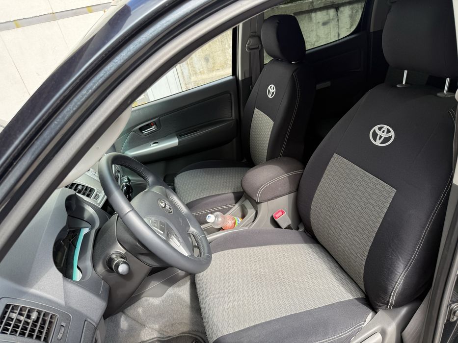 Чохли,накидки Toyota Hilux два комплекти.