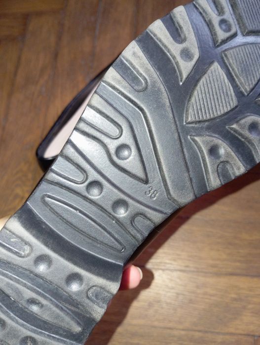 Чорне жіноче взуття