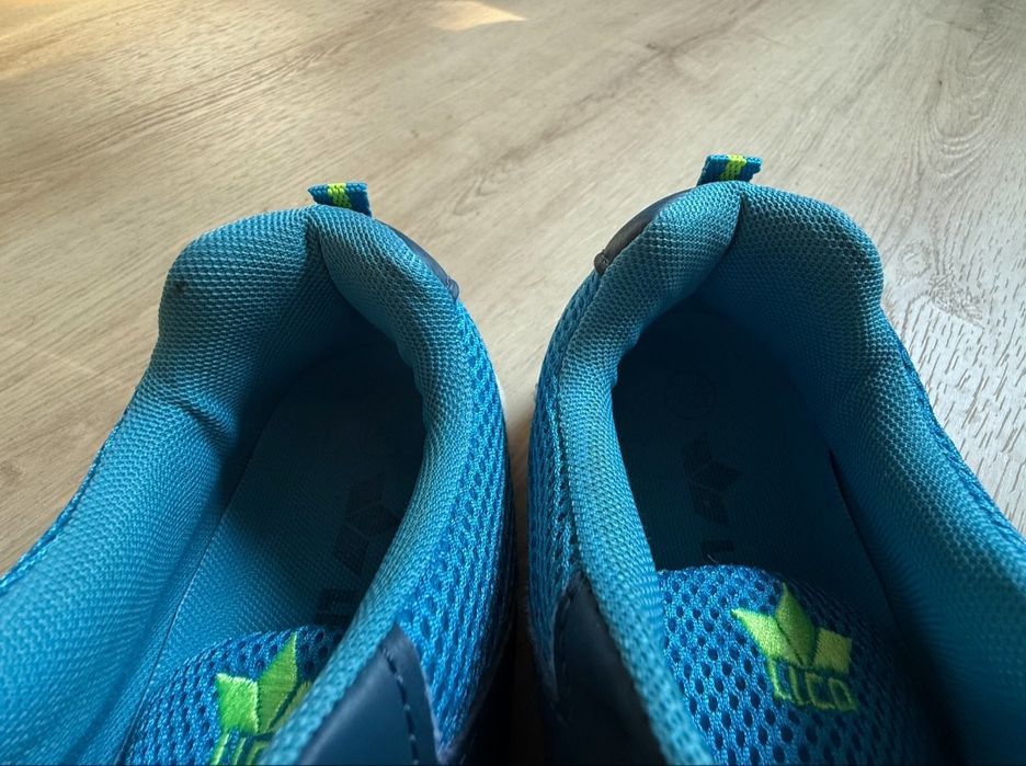 Кросівки в чудовому стані!