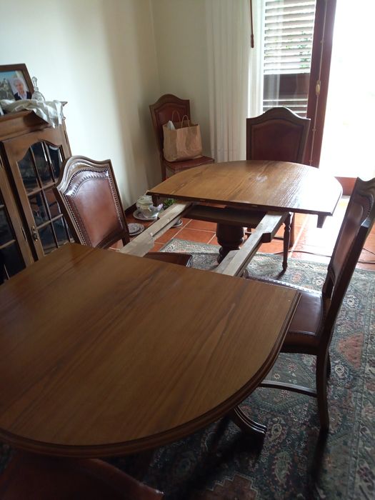 Mesa em Madeira com 6 cadeiras