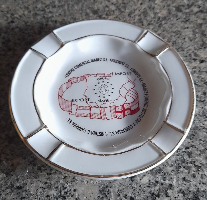 Cinzeiro publicitário