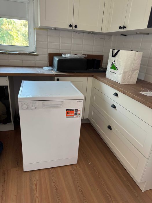 Máquina de Lavar Loiça Indesit nova