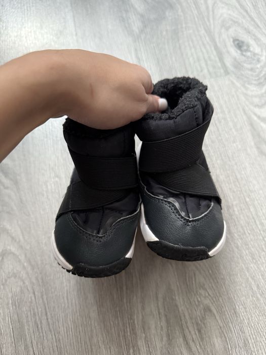 Продам зимове взуття на хлопчика Nike