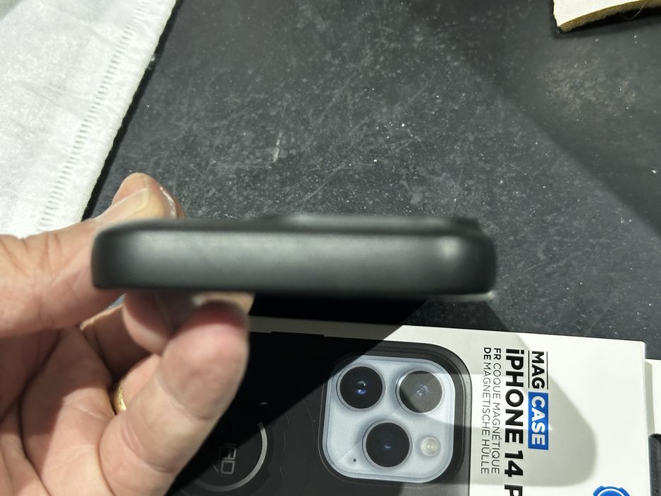 Capa QuadLock iPhone 14 Pro