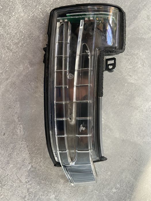 Повторювач поворотів в дзеркалі Mercedes ML W166