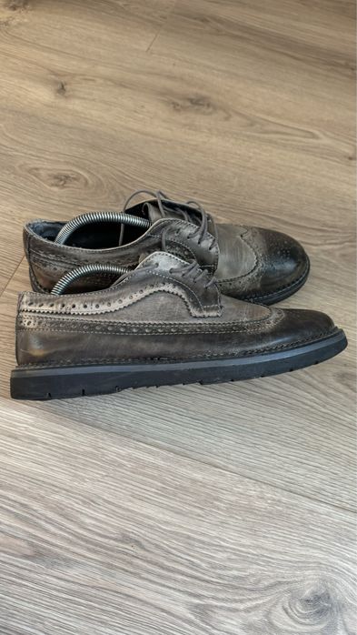 Чоловічі туфлі броги