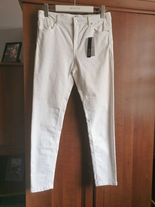 Nowe jeansy koloru ecru