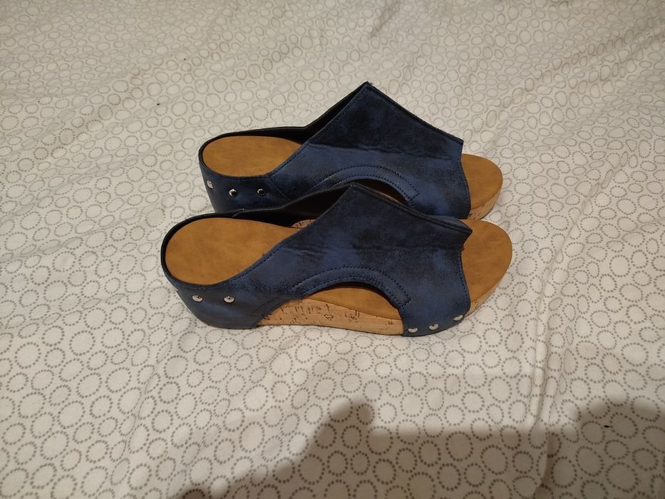 Damskie  buty na koturnie granat 38