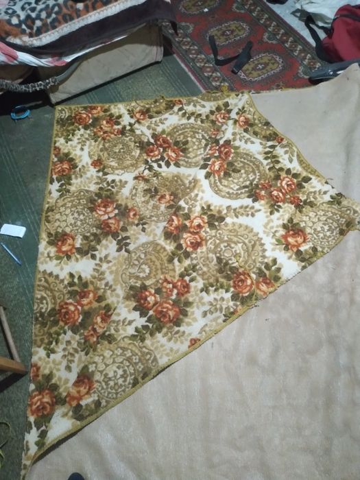 Продам ковёр 2×3.