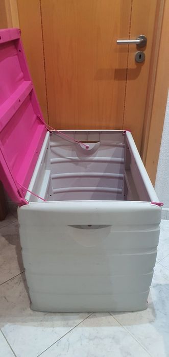 Arca multiusos em bom estado