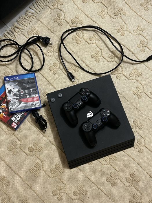Playstation 4 pro 1tb com 2 controles + jogos e acessório