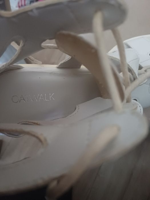 Sandały na platformie Catwalk 39