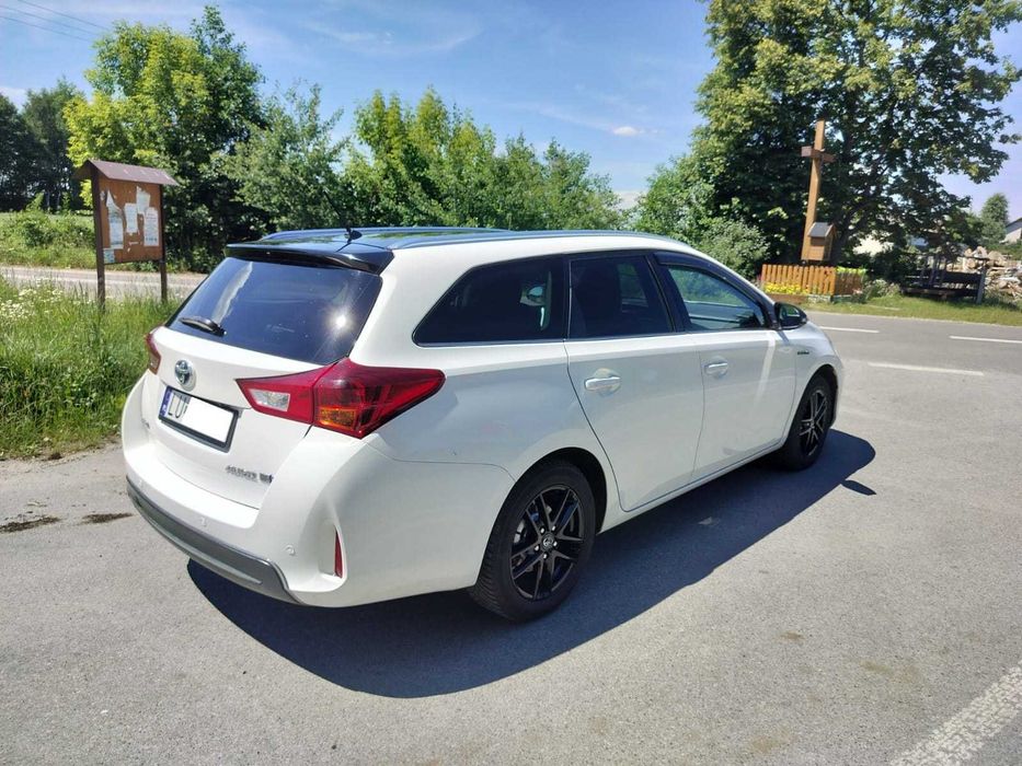 Toyota Auris Hybrid 2015