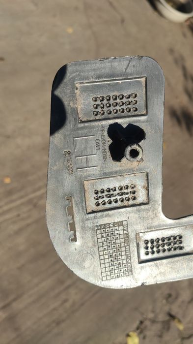 Кронштейн кріплення противотуманки до бампера tesla model y