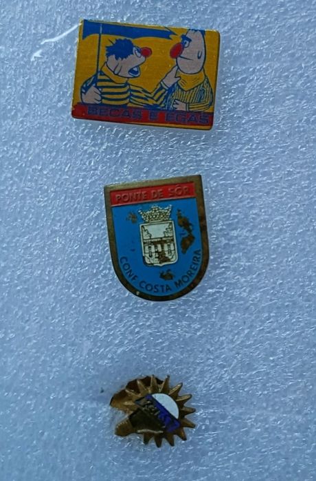 Pins de coleção de diversos temas