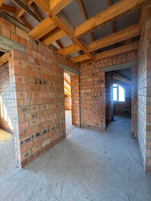 Продається новозбудований будинок в Остриці