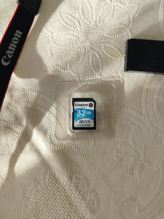 Canon EOS M50 Mark II + Objetiva 15-45mm + Extras (Como Nova)
