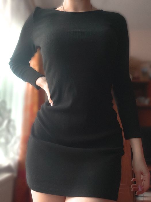 Чорне плаття облягаюче