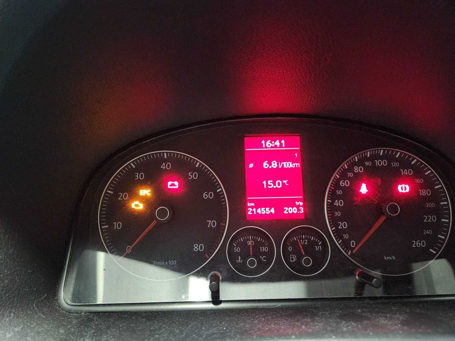 Volkswagen Touran — fotografia 3