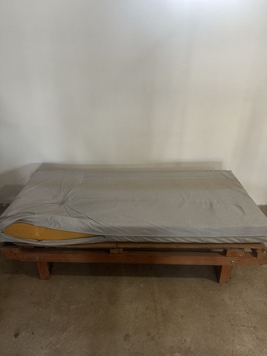 Sommier com colchão