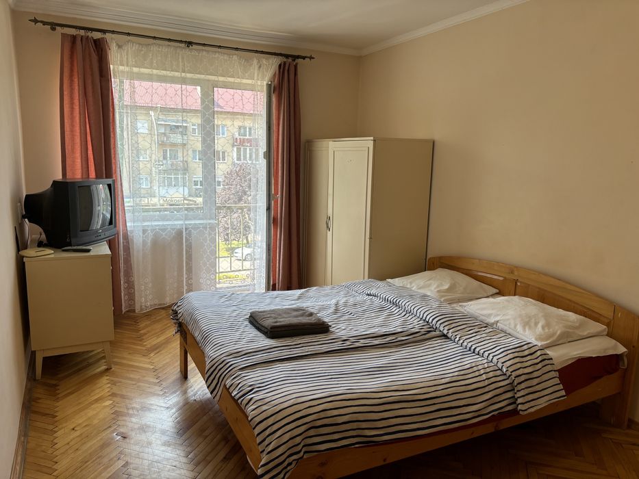 Однокімнатна квартира подобово біля собору