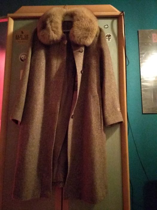 Płaszcz damski z kołnierzem z lisa