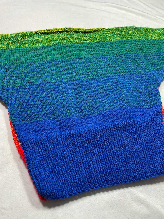 Tęczowy sweterek handmade S