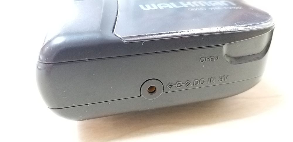 Sony Walkman AVLS WM-EX122 Portable Cassette Player