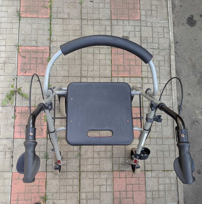 Ходунки, роллатор для реабилитации