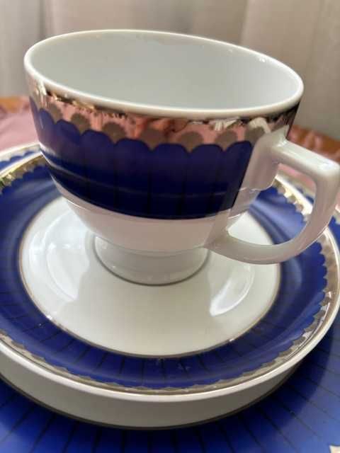 Porcelana  filiżanka ze spodkiem i talerzyk