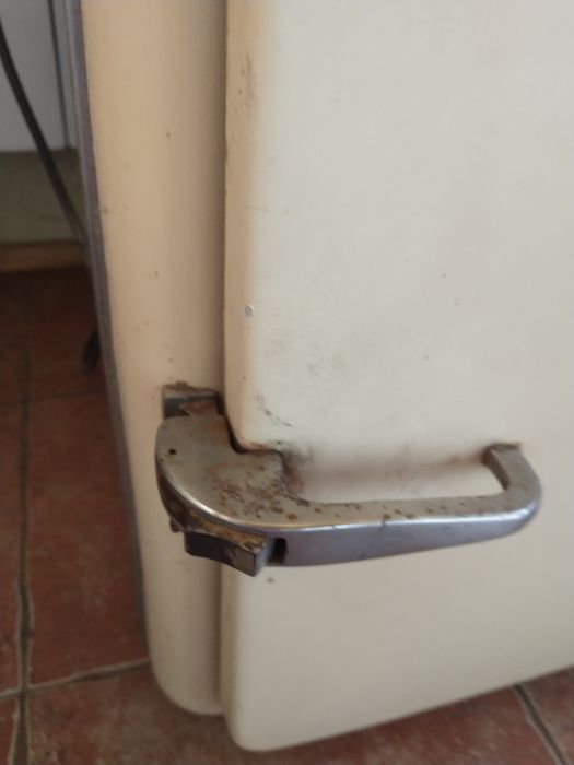 Lodówka retro do renowacji