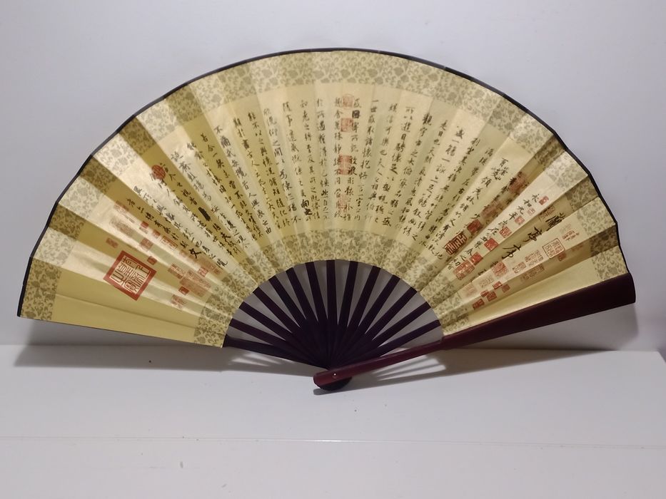 Leque em tecido de seda