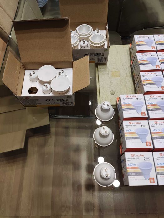 Conjunto de 64 lampadas led como nova