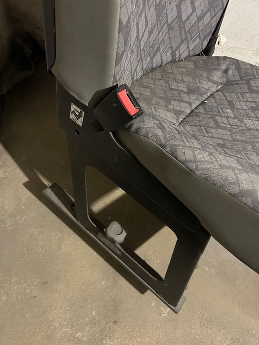 Fotel samochodowy do Renault Trafic