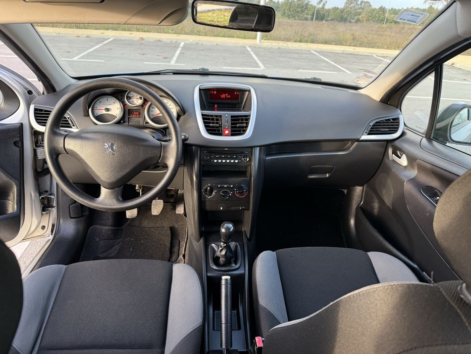 Peugeot 207 1.4 HDi como novo
