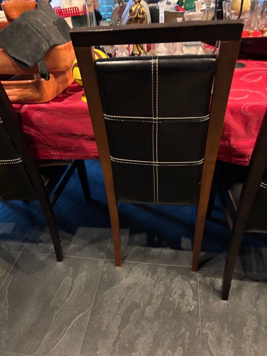 Mesa de sala de jantar com 12 cadeiras