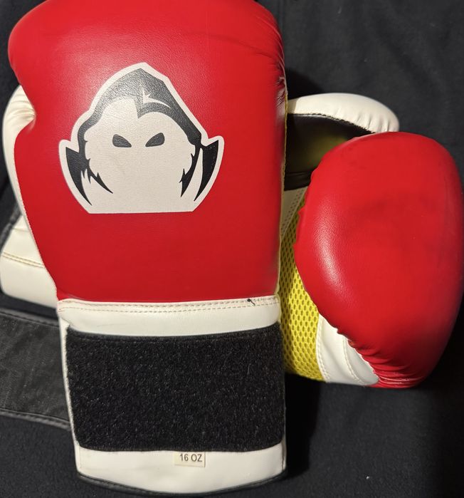 Боксерские перчатки 16 oz для спаррингов (бокс / кикбоксинг)