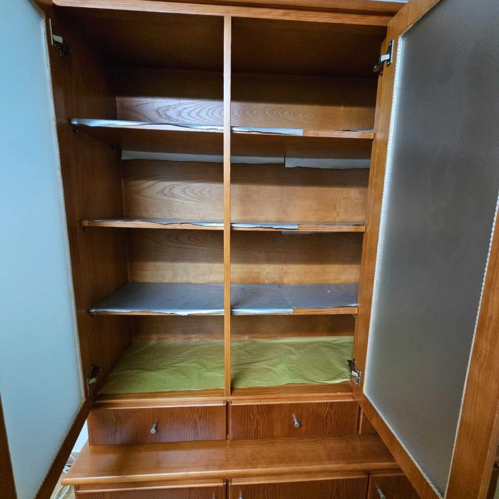 Cristaleira ou Móvel de escritório