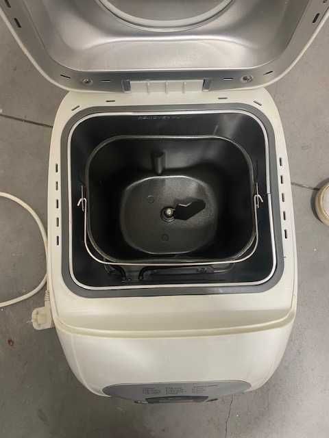 Máquina de fazer e cozer Pão (capacidade 1 Kg de farinha)