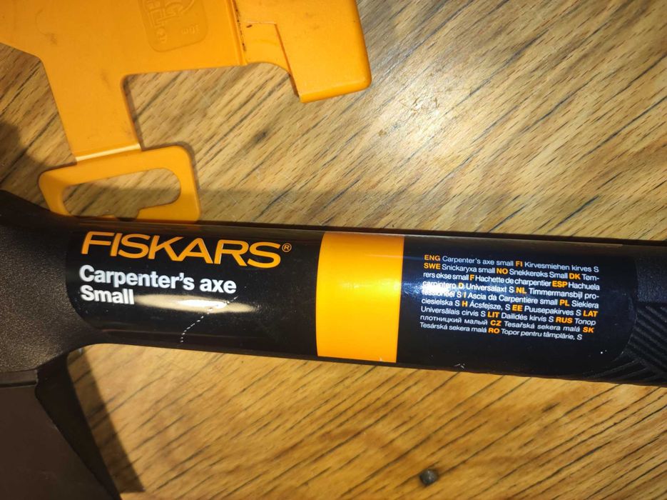 Siekiera Fiskars carpenter's axe small